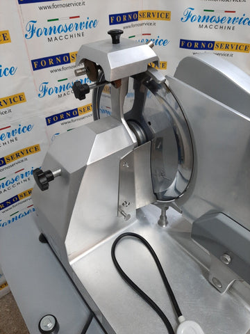 AFFETTATRICE VERTICALE ∅ 30 USATA