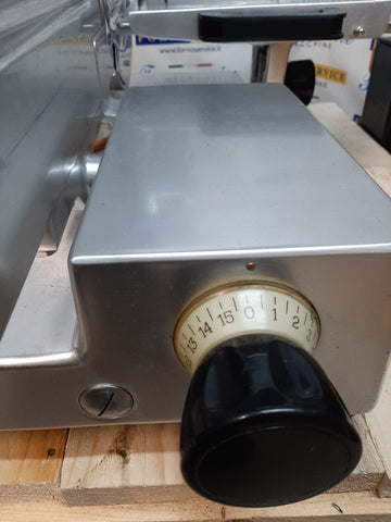 Affettatrice salumi verticale Ø 37 cm  usato