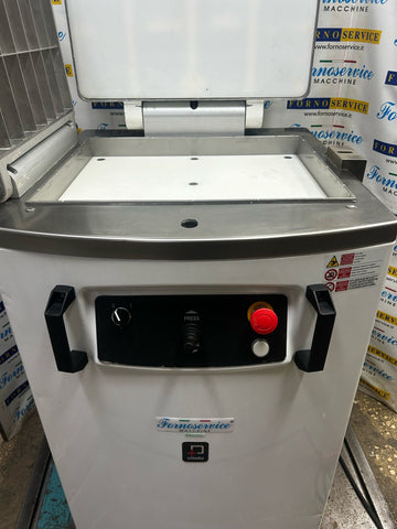 PRESSA PER BURRO/PASTA SEMIAUTOMATICA USATA